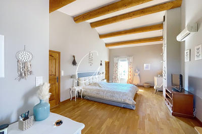 Maison - 250 m² - 7 pièces