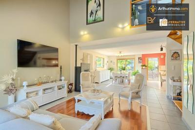 Maison - 183 m² - 8 pièces