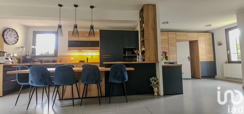 Maison - 235 m² - 8 pièces