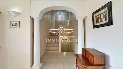 Maison traditionnelle - 240 m² - 8 pièces