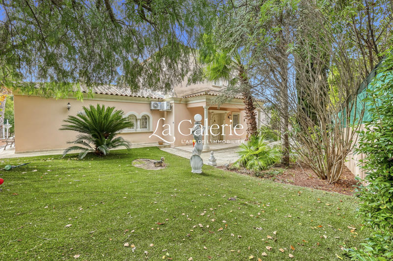 Villa - 250 m² - 6 pièces