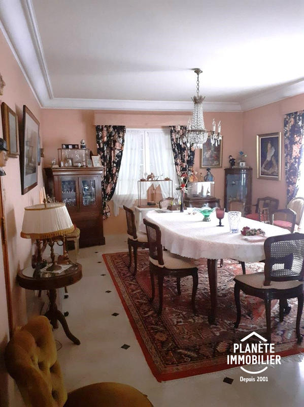 Maison traditionnelle - 250 m² - 13 pièces