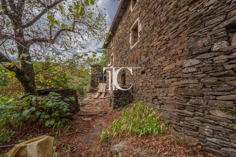 Maison en pierre - 82 m² - 7 pièces