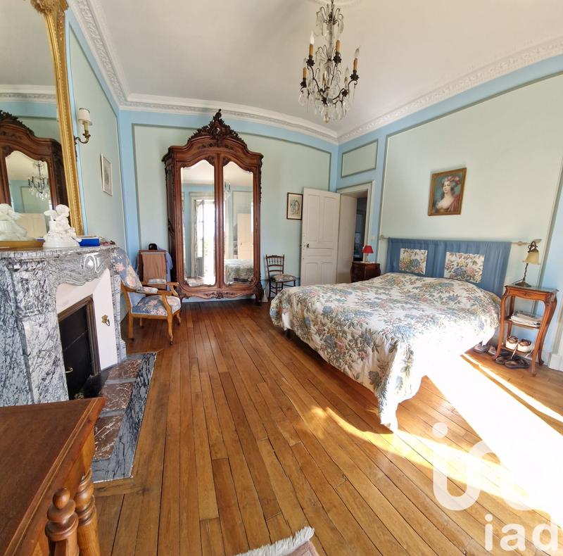 Maison - 270 m² - 16 pièces