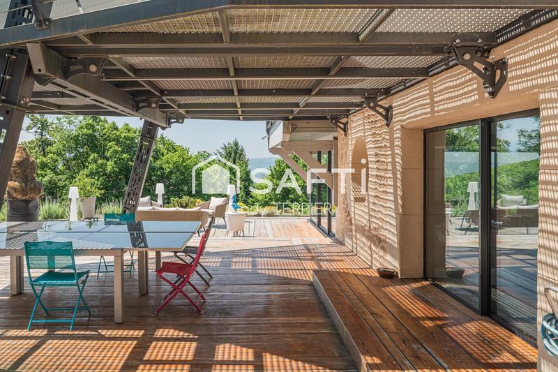 Maison - 277 m² - 7 pièces