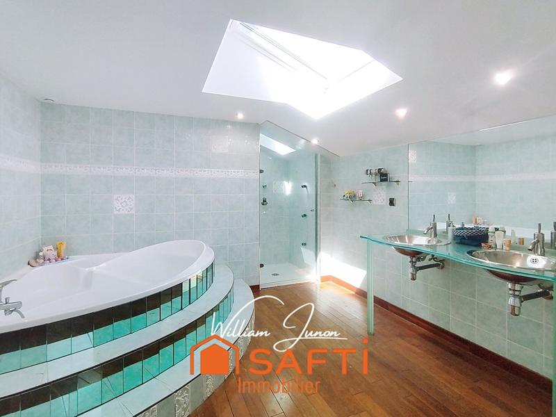 Duplex - 225 m² - 7 pièces