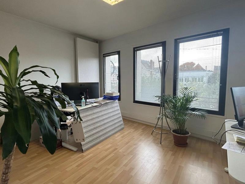Bureau - 207 m² - 7 pièces