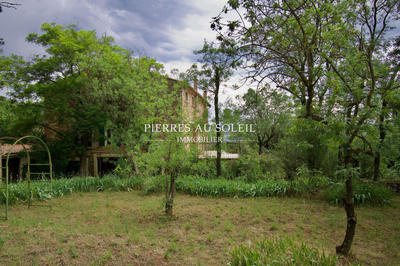 Propriété - 250 m² - 8 pièces