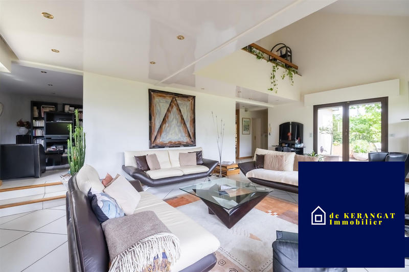 Maison - 239 m² - 10 pièces