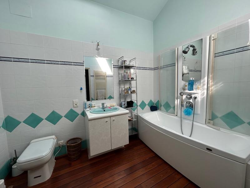 Maison - 336 m² - 10 pièces