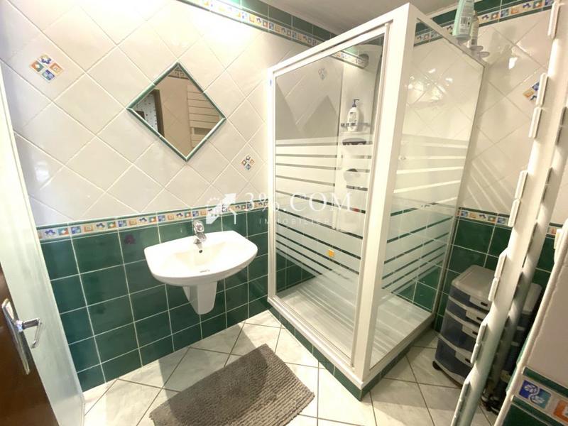 Maison - 230 m² - 8 pièces