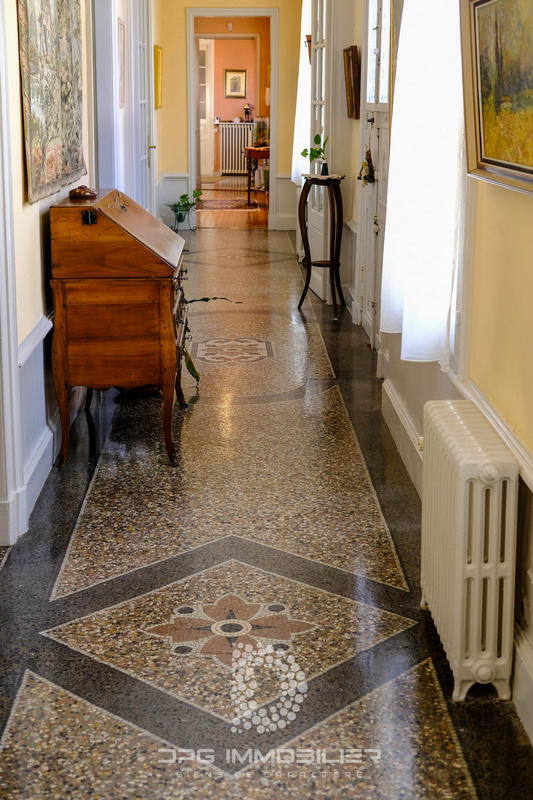 Propriété - 445 m² - 24 pièces