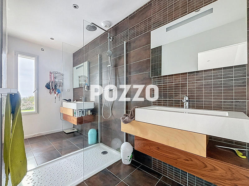 Maison - 217 m² - 6 pièces
