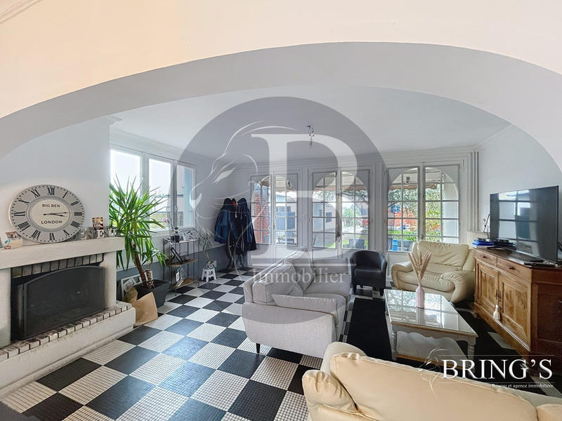 Maison - 196 m² - 9 pièces