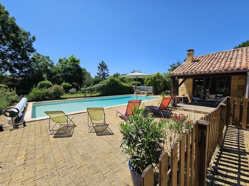 Maison traditionnelle - 250 m² - 10 pièces