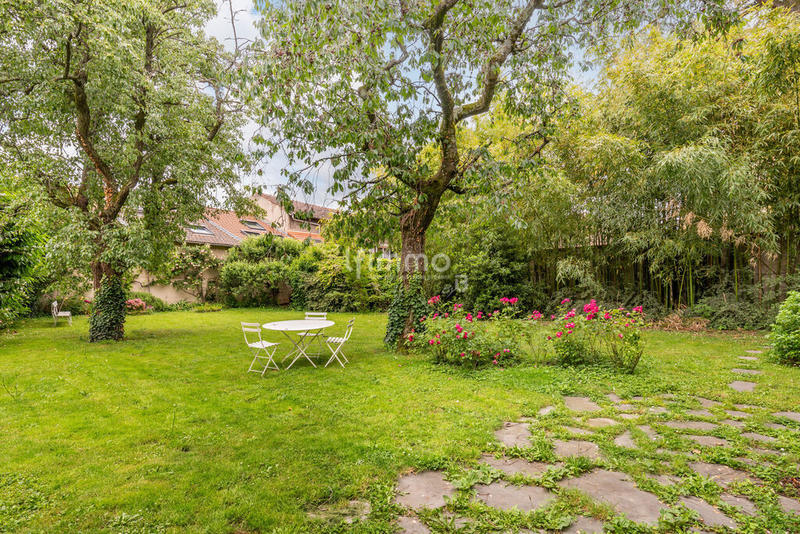 Demeure - 350 m² - 15 pièces