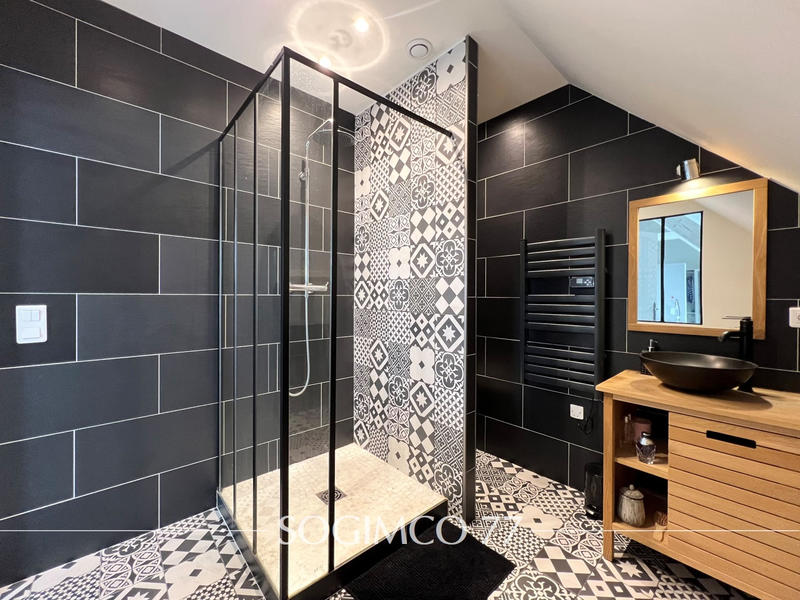 Maison - 197 m² - 7 pièces