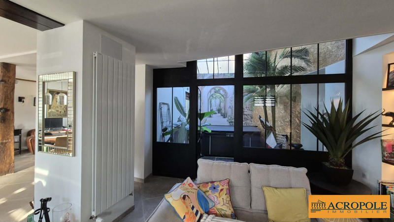 Maison - 240 m² - 9 pièces