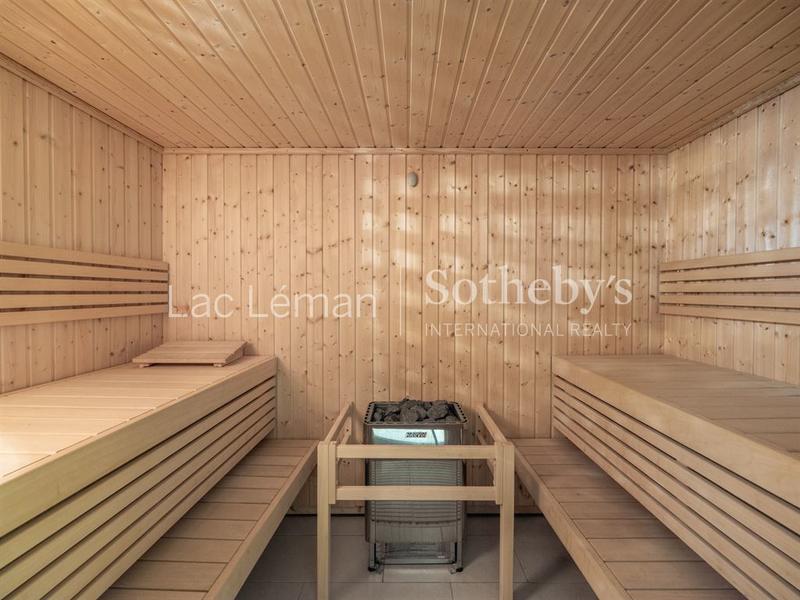 Maison - 312 m² - 9 pièces