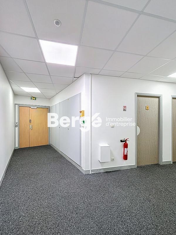 Bureau - 251 m²