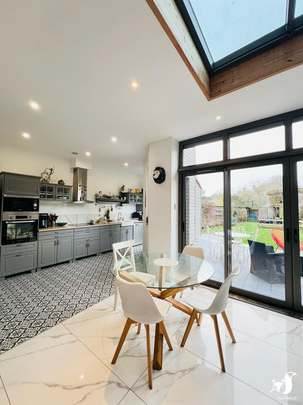 Maison - 218 m² - 8 pièces