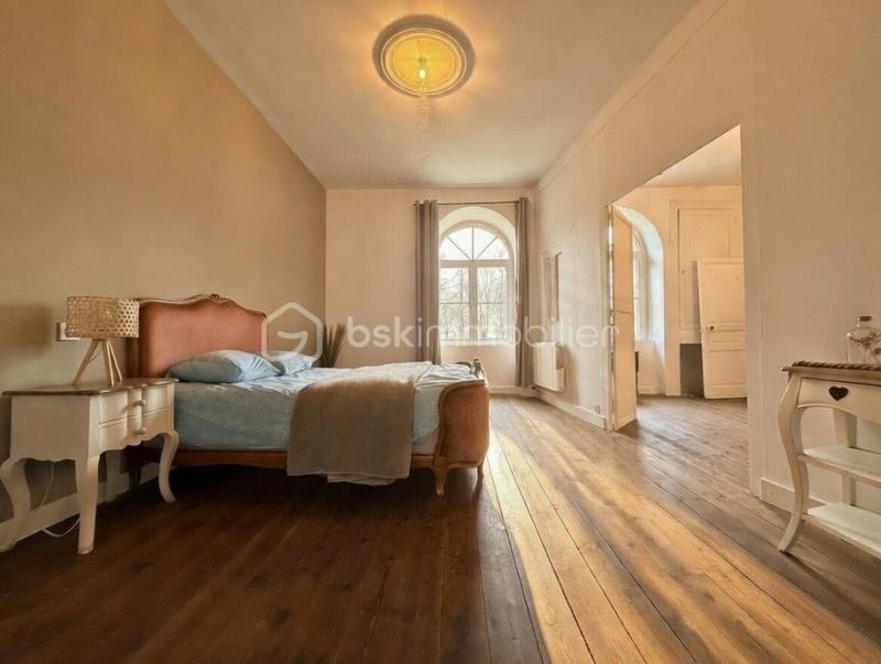 Château - 237 m² - 8 pièces