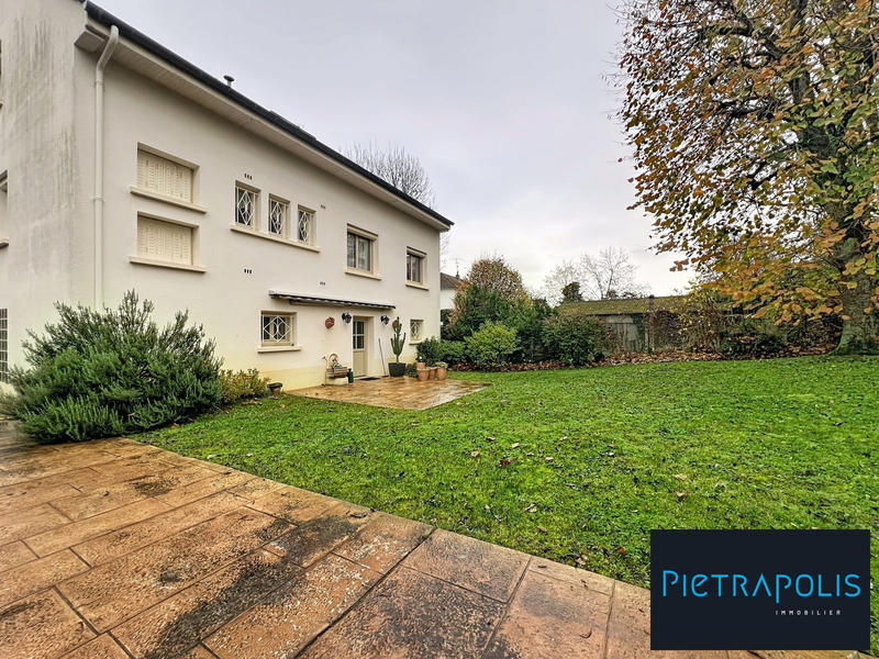 Maison - 196 m² - 7 pièces