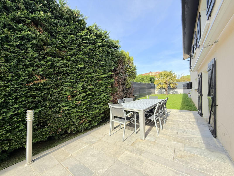 Maison traditionnelle - 179 m² - 6 pièces