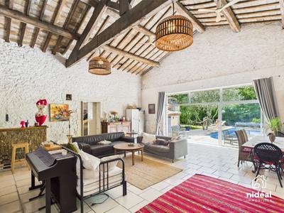 Maison - 270 m² - 15 pièces