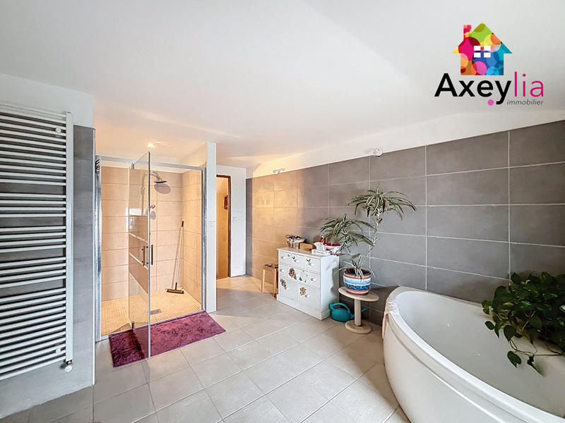 Maison - 208 m² - 6 pièces