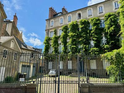 Appartement - 177 m² - 7 pièces