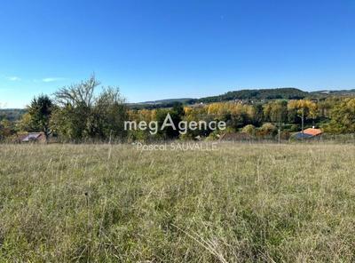 Terrain constructible - 1 800 m²