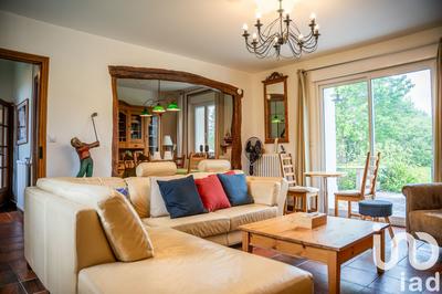 Maison - 242 m² - 11 pièces