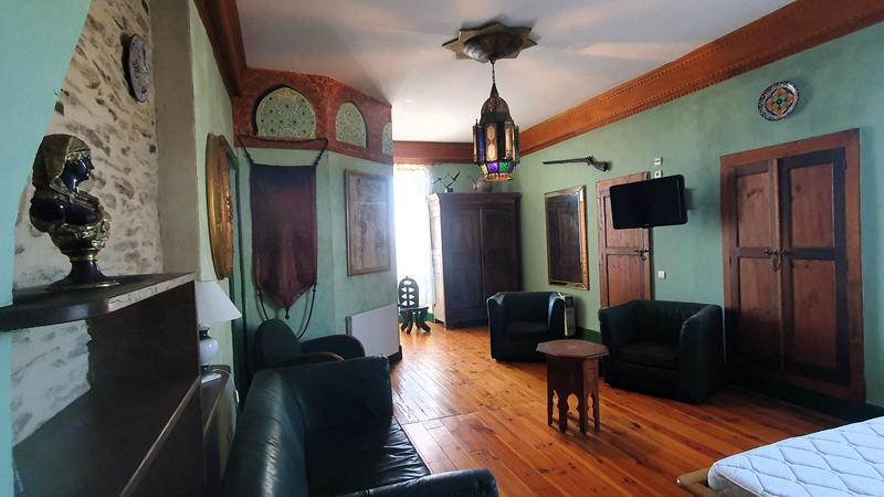 Maison - 311 m² - 9 pièces