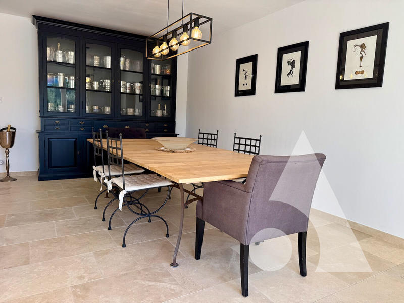 Maison - 350 m² - 12 pièces