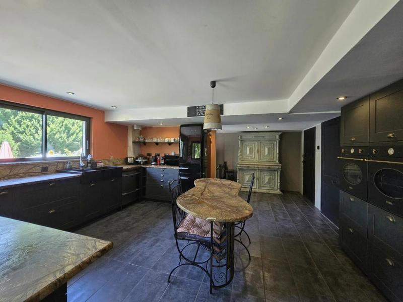 Maison de ville - 220 m² - 9 pièces