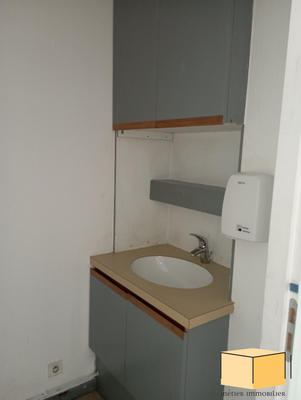 Local commercial - 24 m² - 2 pièces