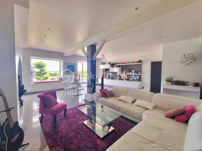 Maison en pierre - 245 m² - 8 pièces