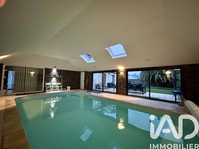 Maison - 260 m² - 8 pièces