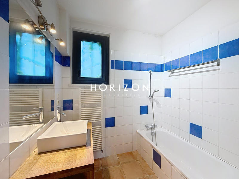 Maison - 202 m² - 7 pièces