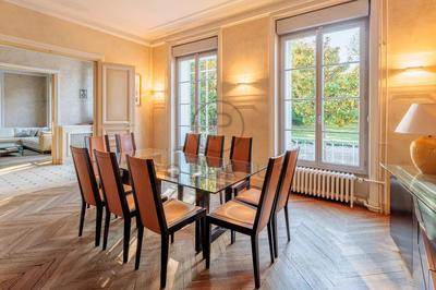 Villa - 360 m² - 12 pièces