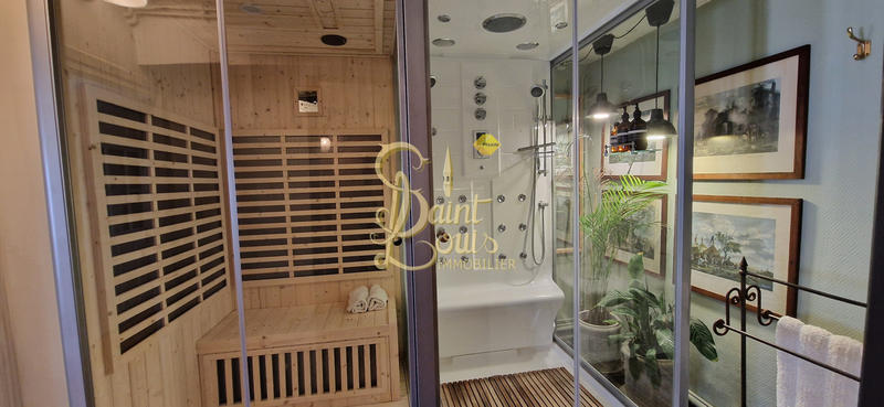 Maison - 208 m² - 7 pièces