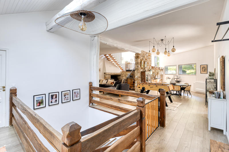 Maison - 233 m² - 8 pièces