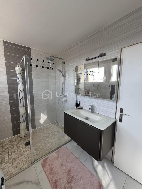 Maison - 182 m² - 9 pièces