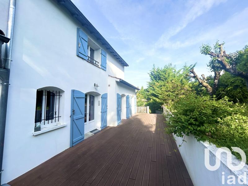 Maison - 211 m² - 6 pièces