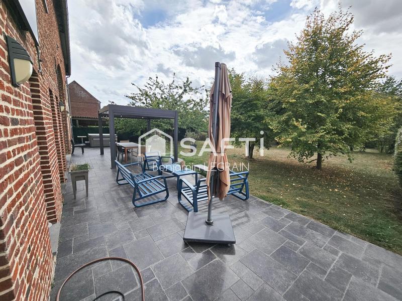 Maison - 263 m² - 9 pièces