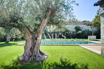 Maison - 250 m² - 5 pièces