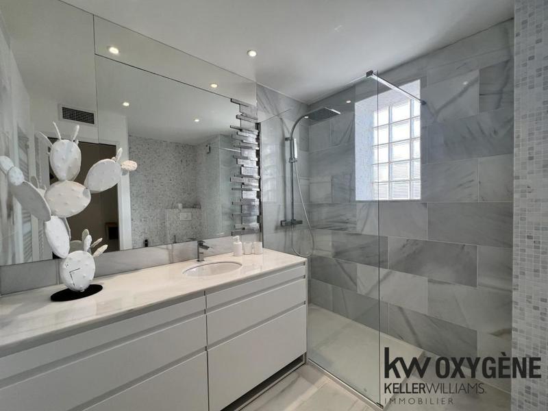 Appartement - 85 m² - 3 pièces