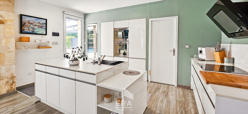 Maison - 180 m² - 5 pièces