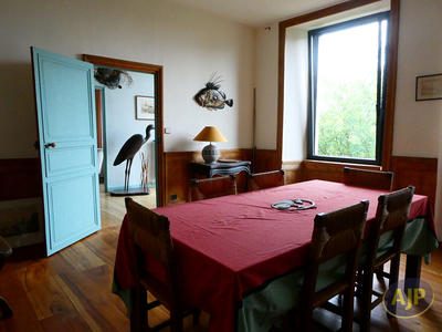 Maison - 250 m² - 13 pièces